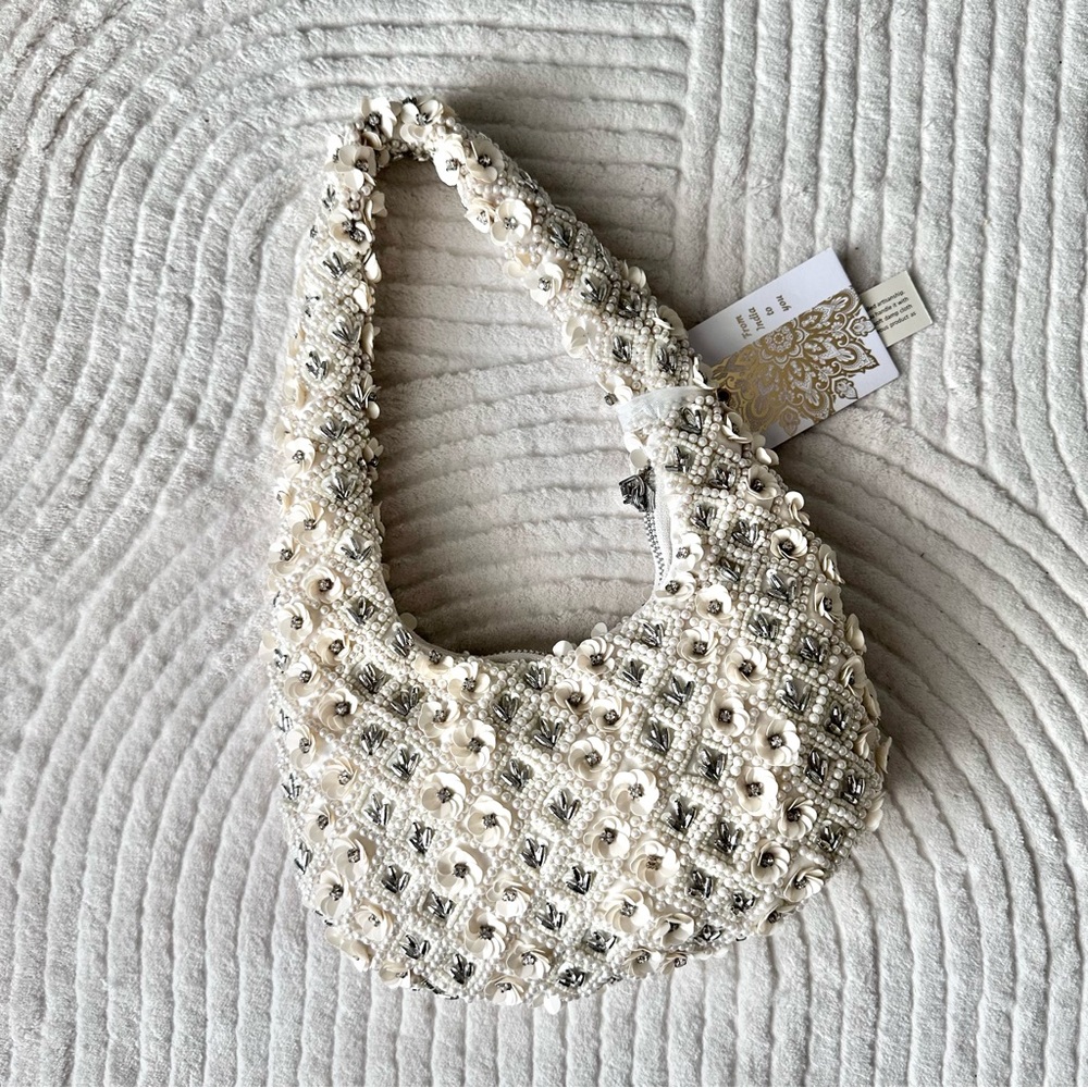 Elegant Pearl-Embellished Beaded Handbag